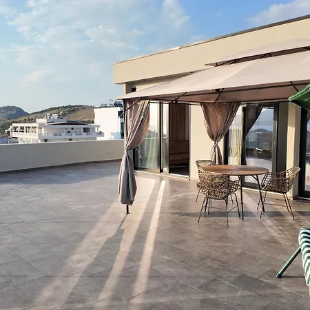 Luxury Penthouse In Apartment *